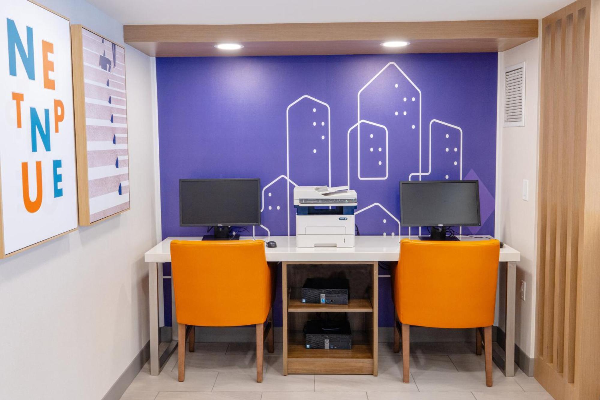 Holiday Inn Express - Neptune By Ihg Exteriör bild