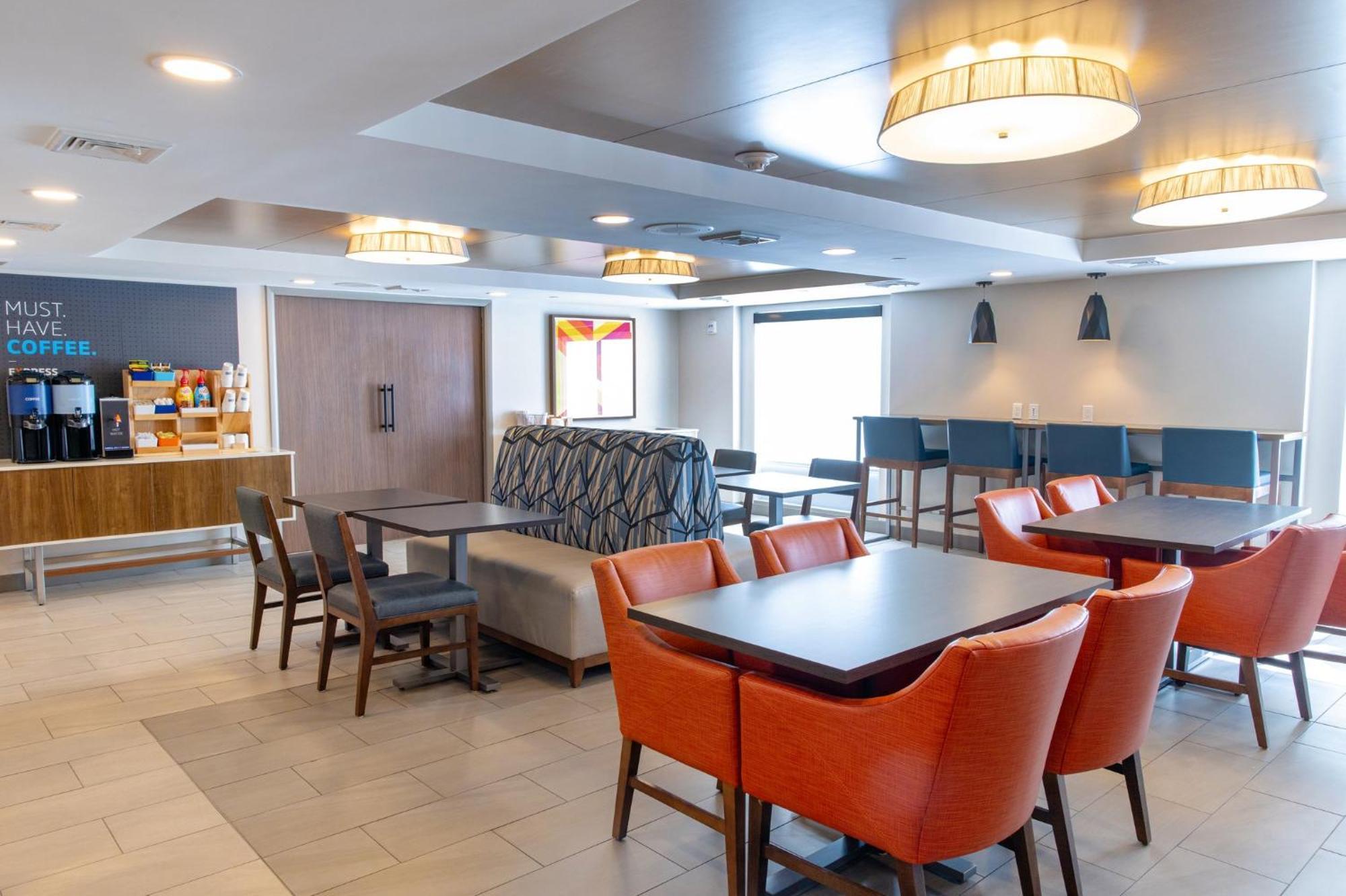 Holiday Inn Express - Neptune By Ihg Exteriör bild