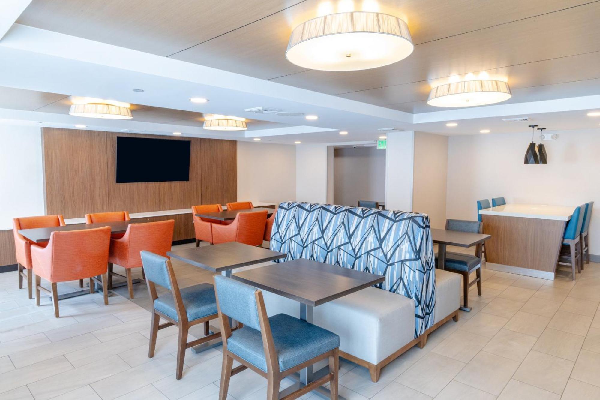 Holiday Inn Express - Neptune By Ihg Exteriör bild