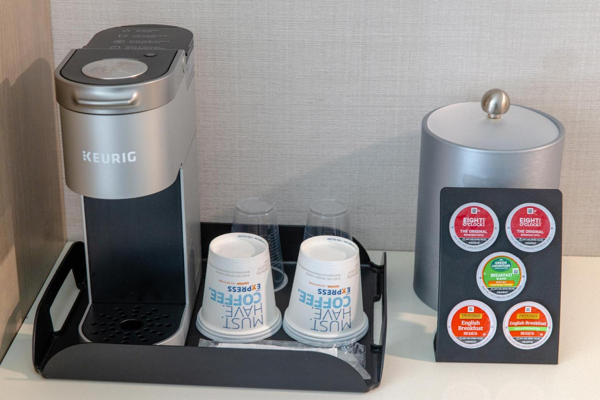 Holiday Inn Express - Neptune By Ihg Exteriör bild