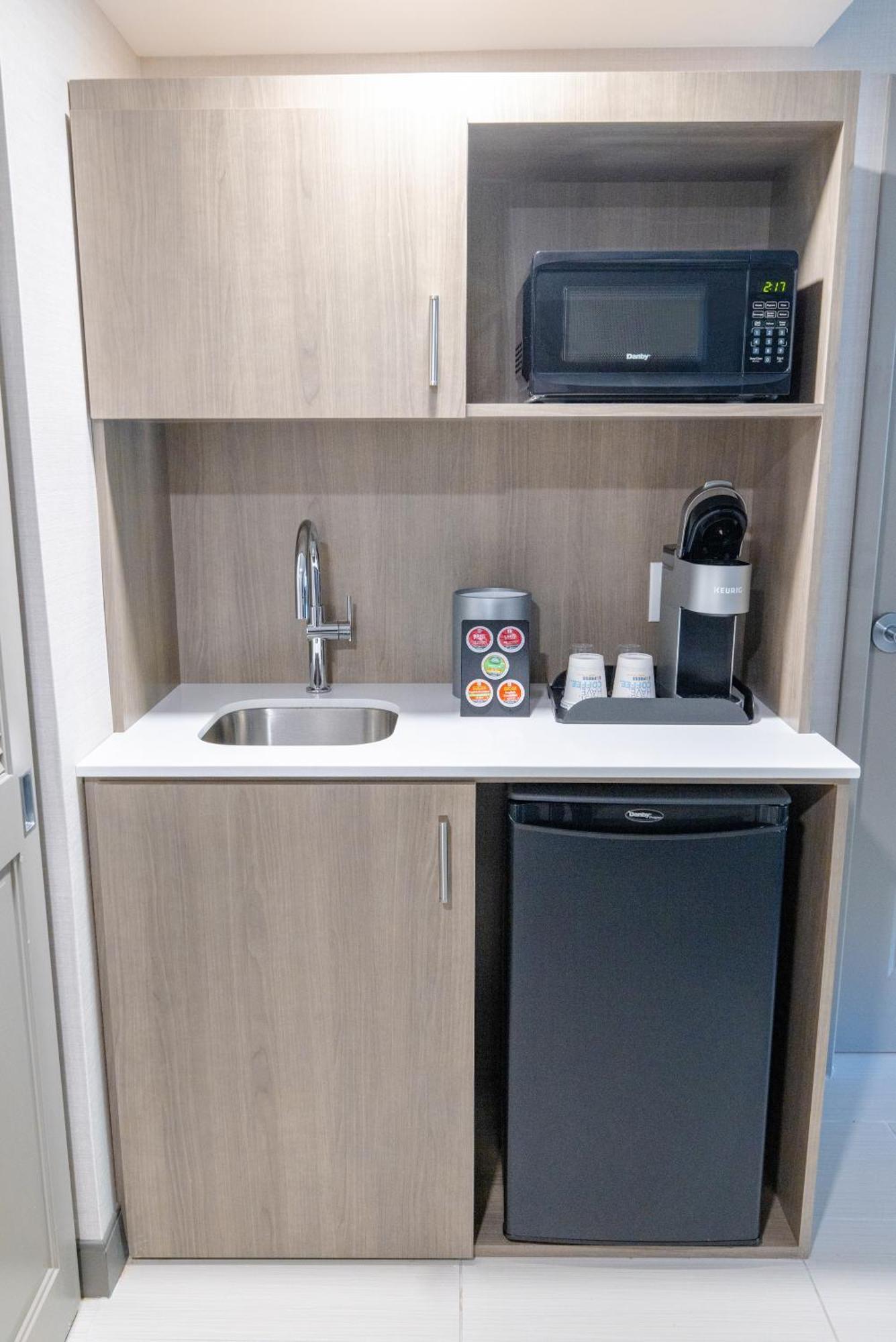 Holiday Inn Express - Neptune By Ihg Exteriör bild