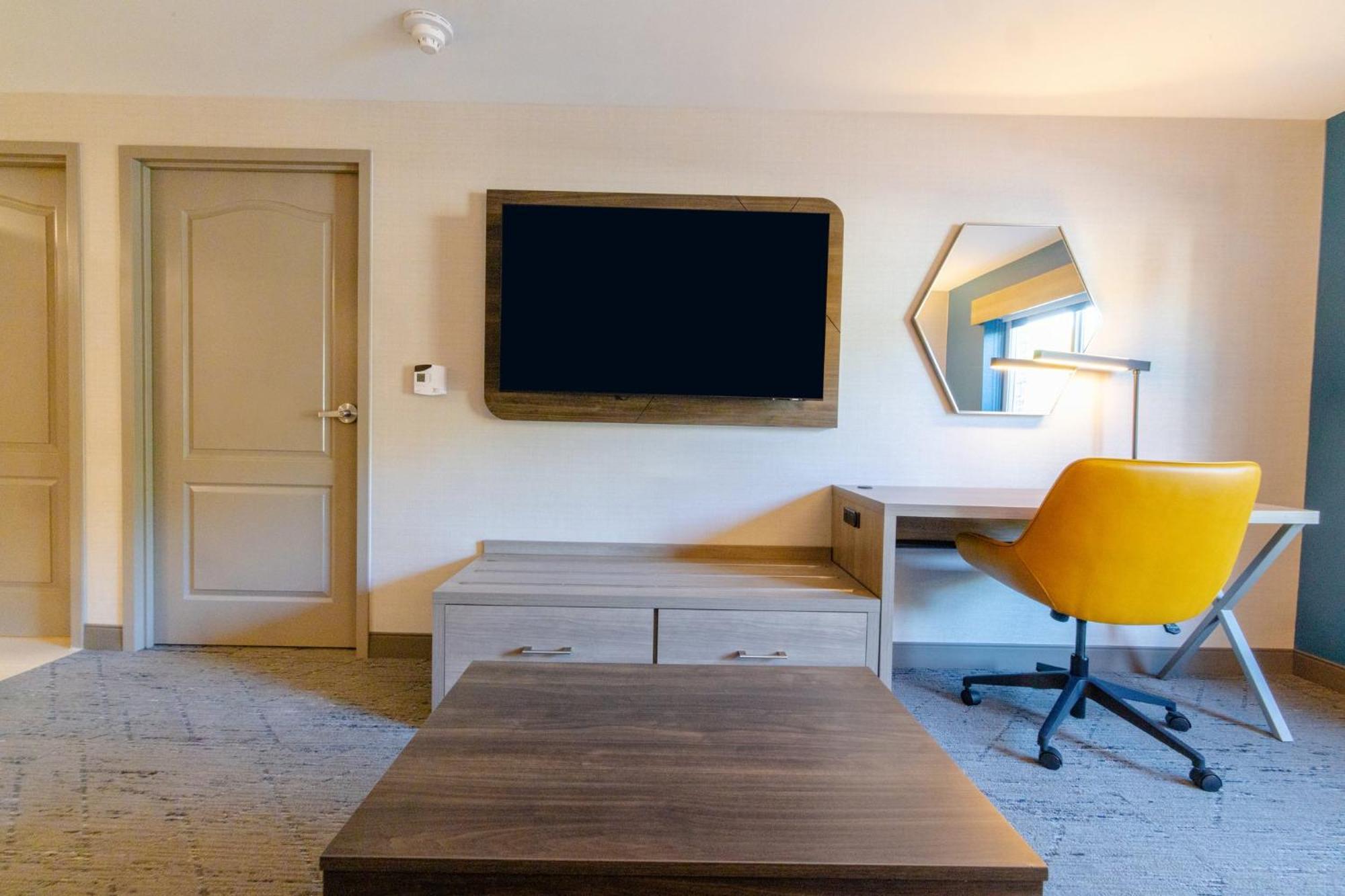 Holiday Inn Express - Neptune By Ihg Exteriör bild