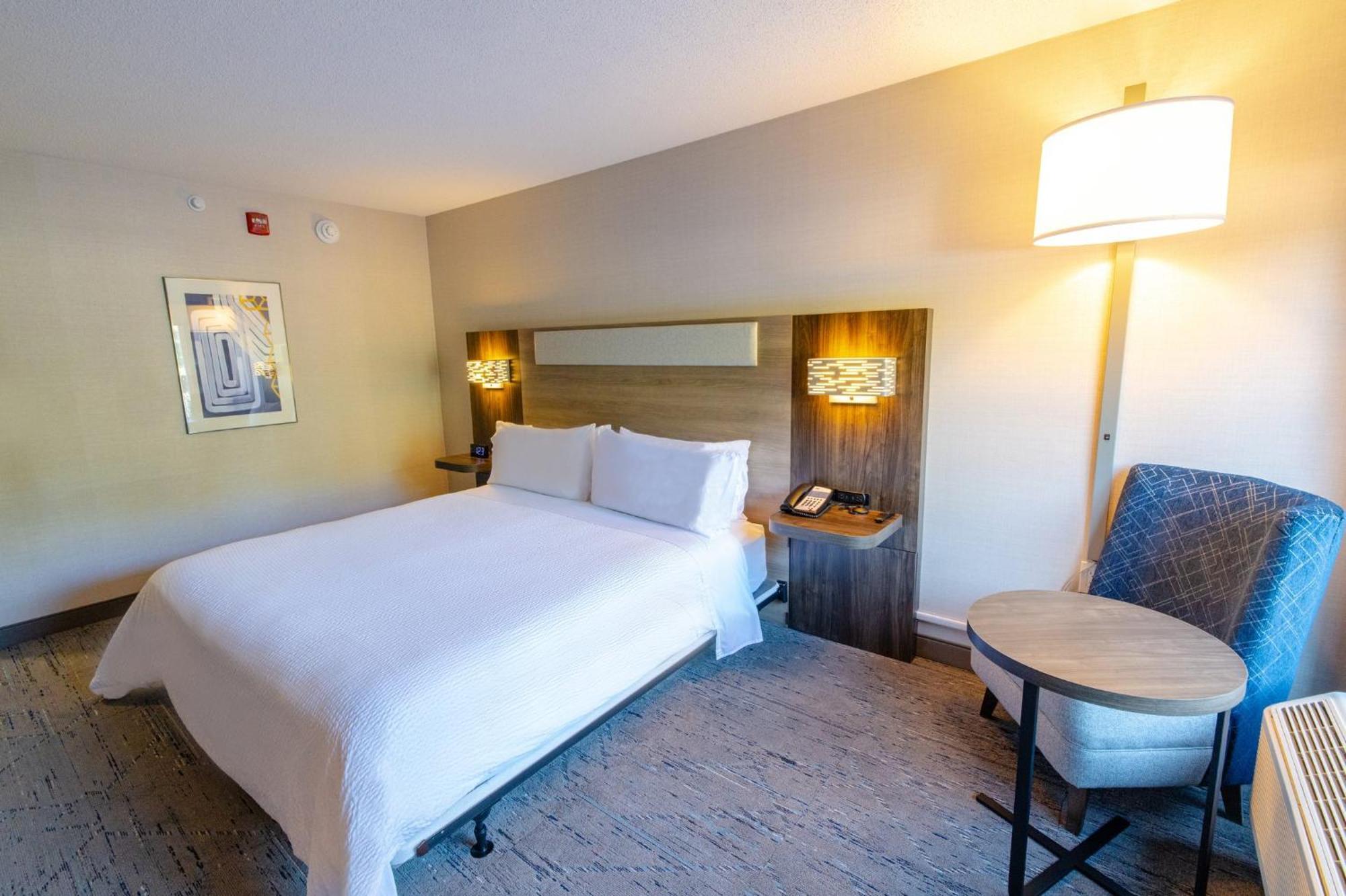 Holiday Inn Express - Neptune By Ihg Exteriör bild